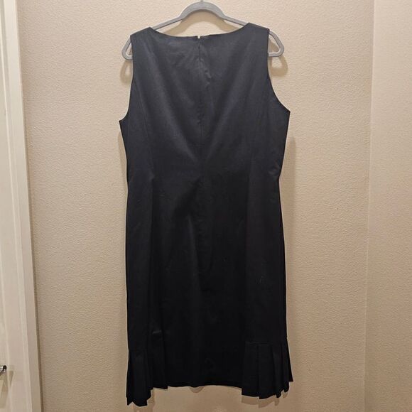Tahari Sleeveless Black Pleated Hem Dress Size 18 - Picture 4 of 8